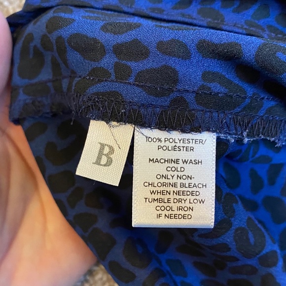 LOFT Black & Blue print blouse - Picture 5 of 5